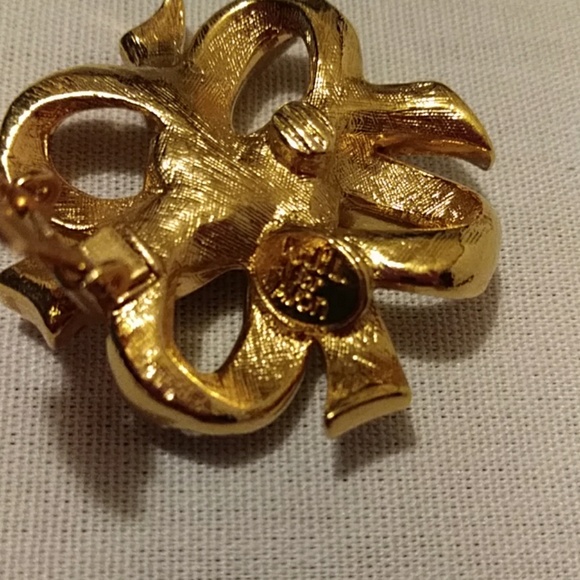 Vintage Avon Bow Brooch and Earring Set - Picture 5 of 5